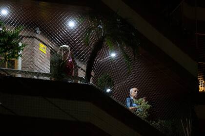 Aplausos en Villa Urquiza por los trabajadores de la salud