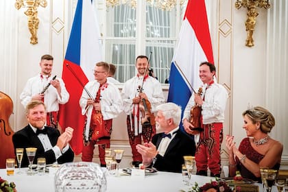 Aplausos para los músicos que dieron un exquisito show de violines.