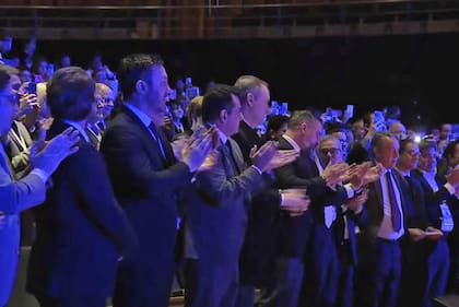 Aplausos para Milei en el foro de derecha