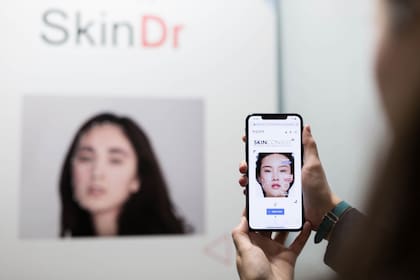 Aplicación de realidad aumentada para ver tipos de piel y cómo queda el maquillaje