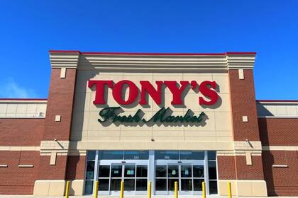 Apollo Global Management, dueño de otras cadenas de supermercados, prioriza rentabilidad: recortes en beneficios y salarios estancados impulsaron el reclamo sindical