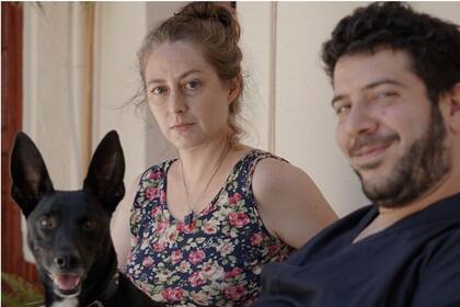 Apolo no solo es su perro hijo, también es el logo del emprendimiento de la pareja.