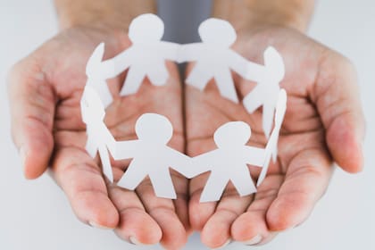 Apoyo especial para cuidadores familiares: el Relative Caregiver Program otorga hasta US$298 mensuales por niño dependiente judicialmente