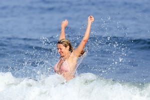 Apple, la hija mayor de Gwyneth Paltrow y Chris Martin, se divirtió en la playa de Los Hamptons