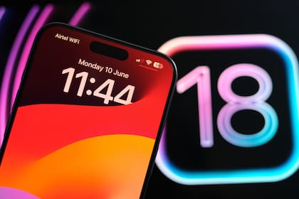 Apple podría pasar del actual iOS 18 al iOS 26 como versión siguiente, según Bloomberg, para emparejarlo con el año de vigencia