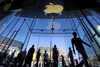 En China los compradores hicieron largas colas para comprar su teléfono