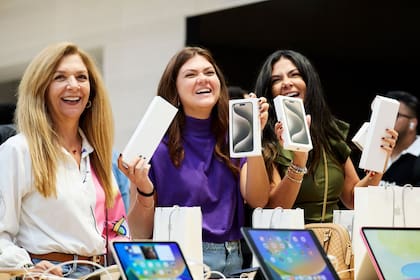 Apple suele aplicar rebajas de alrededor de US$100 a la generación anterior cuando lanza la nueva, lo que se espera tras el iPhone 17