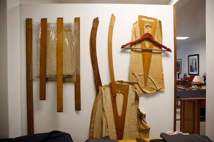 Aprendió en su pueblo, llegó sin hablar demasiado español y al poco tiempo se hizo un lugar con su experiencia