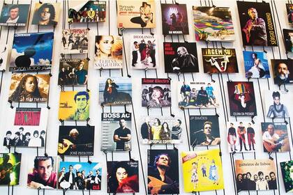 Aprovechá para conocer el fado: desde Amalia hasta Camané, hay muchos fadistas buenísimos. Lo más emocionante es escucharlo en vivo