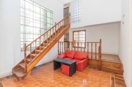 Aprovechando la altura de los techos, el actual dueño hizo un entrepiso que aumentó los metros cuadrados de la propiedad