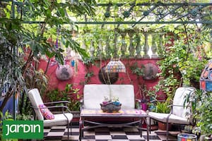 Cómo hacer que un minipatio se sienta profundo y lleno de vida