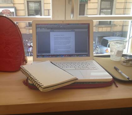 Aproveché la escala del avión en Roma y fui a un bar a escribir mi carta de motivación