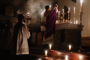 Aproximadamente cuatro de cada diez latinos en Estados Unidos se identifica con la religión católica