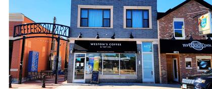 Aproximadamente el 24.4% de los residentes de Jefferson Park se identifican como hispanos o latinos