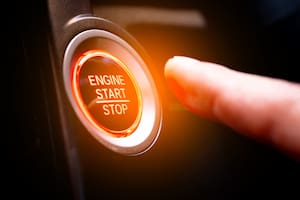 Evalúan eliminar una función muy popular de los autos modernos que “le molesta” a millones de conductores