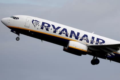  Ryanair acaba de realizar un pedido enorme de aviones 737 Max de Boeing, que recién están comenzando a volver a estar en servicio después de haber sido puestos en tierra a raíz de dos accidentes trágicos en 2018 y 2019. 