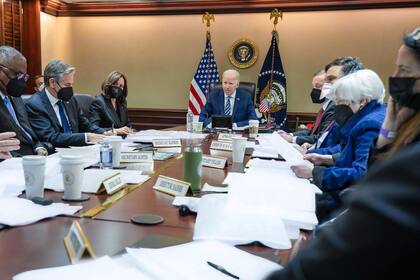 Aquella mañana, el presidente Biden convocó una reunión del Consejo de Seguridad Nacional en la Sala de Situación de la Casa Blanca para discutir el ataque no provocado e injustificado contra Ucrania.