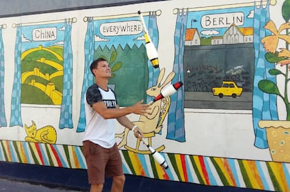 Aquella vida que puede ser proveedora de grandes satisfacciones y paz mental para unos, no es para todos, y así lo comprendió cierto día Martín, que recuerda con orgullo el valor que tuvo para volver a empezar de cero y dejar en otra dimensión una existencia que lo dejaba con una sensación de vacío.