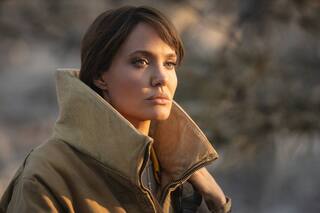 Aquellos que desean mi muerte: Jolie, entre incendios, persecución y redención