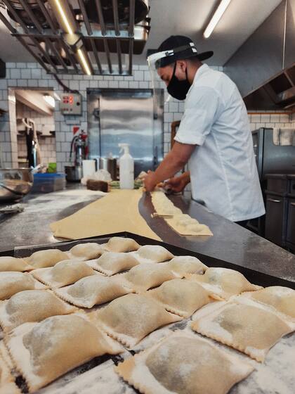 Aquí hay espacio para la pasta bien italiana, pero también para variantes como un mac & cheese apto niños o unos varenikes
