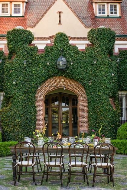 "Aquí, lo importante es no ser rígido y evitar colocar los arreglos de manera separada", explica Khatsernova.