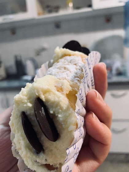 Aquí los cannoli se rellenan en el momento, para evitar que la masa se humedezca.