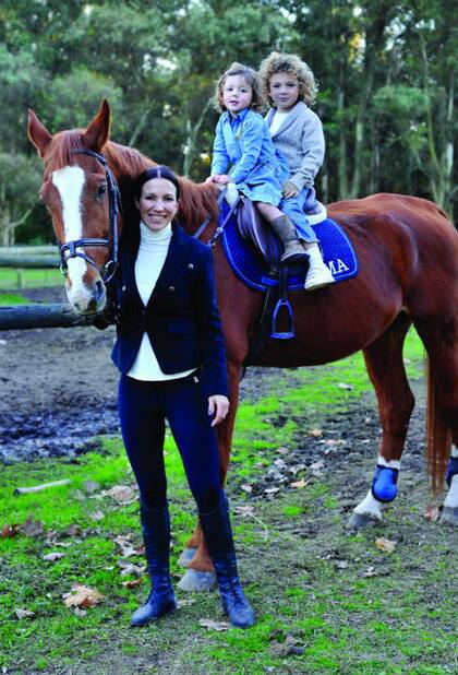 Aquí, Magdalena junto con sus hijos