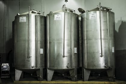 Aquí se mezclan las hierbas, el caramelo, el agua y el alcohol. Luego, se estacionan por doce meses.