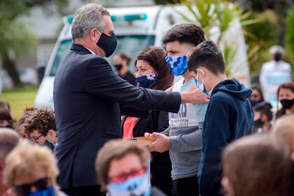 ARA San Juan: el ministro Agustín Rossi encabezó el acto de homenaje con los familiares de los marinos fallecidos 