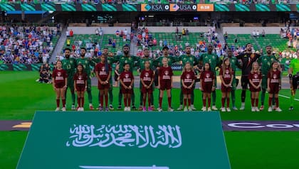 Arabia parte como víctima ante México Foto: @SaudiNT_EN