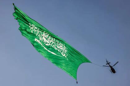 Arabia Saudita e Irán compiten por la hegemonía regional con diferentes estrategias.