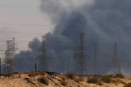 Arabia Saudita recorta a la mitad su producción de crudo y gas tras los ataques con drones