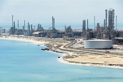 Aramco, la petrolera estatal de Arabia Saudita, produce más de 13 millones de barriles por día