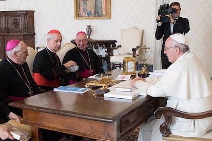 Arancedo y Poli, entre otros, ayer, con el Papa en el Vaticano