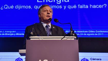 Aranguren al disertar hoy