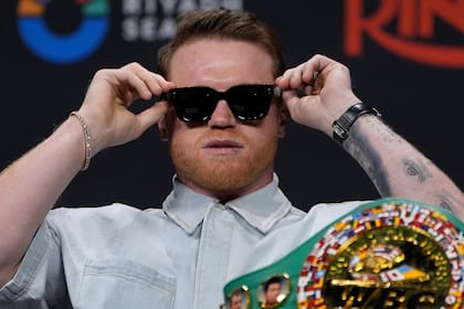 ARCHIVO - Canelo Álvarez planea retirarse al finalizar su último contrato firmado (AP Foto/John Locher, archivo)