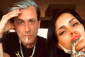 Coti interrumpió un show y anunció que se casa con Cande Tinelli, pero la cantante lo desmintió