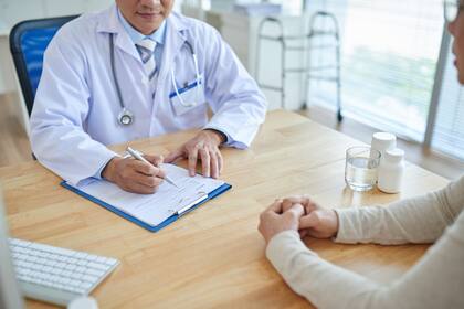 (Archivo) El a la cobertura médica de California contempla un requisito básico para los solicitantes