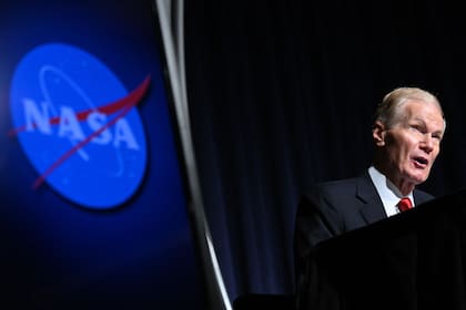 Archivo.- El administrador de la NASA, Bill Nelson, habla durante una sesión informativa de la NASA sobre fenómenos anómalos no identificados en la sede de la NASA en Washington, DC, el 14 de septiembre de 2023