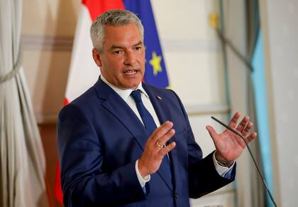 ARCHIVO - El canciller austriaco Karl Nehammer asiste a una rueda de prensa en Viena el jueves 8 de agosto de 2024. (AP foto/Heinz-Peter Bader, archivo)