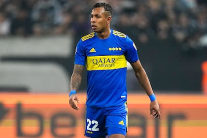 ARCHIVO - El delantero colombiano Sebastián Villa, del club argentino Boca Juniors, durante el partido contra Corinthians de Brasil por los octavos de final de la Copa Libertadores, el 28 de junio de 2022, en Sao Paulo. (AP Foto/Andre Penner)
