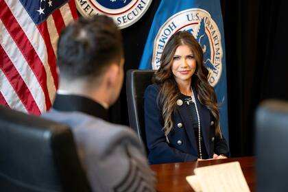 (Archivo) El DHS publicó un listado de estados y ciudades que, a consideración de la administración federal, no cumplen con ciertas leyes sobre migrantes