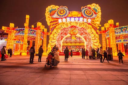 Archivo.- El espectáculo de faroles antes del Año Nuevo Lunar, que da la bienvenida al Año del Tigre el 1 de febrero de 2023, en Xi'an, en la provincia de Shaanxi, en el norte de China