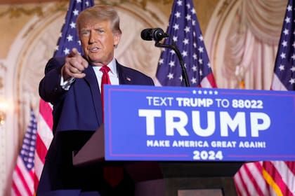 Archivo - El expresidente Donald Trump al anunciar que se postulará para presidente por tercera vez en su resort Mar-a-Lago, en Palm Beach, Florida. (AP Foto/Andrew Harnik, Archivo)