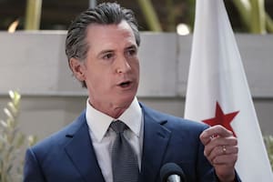 ARCHIVO - El gobernador de California Gavin Newsom durante una conferencia de prensa en Los Ángeles, el 9 de junio de 2022. (AP Foto/Richard Vogel, Archivo)