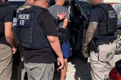 (Archivo) El ICE detuvo al policía del pueblo de Maine y alegó que su permiso de visa estaba vencido desde 2023