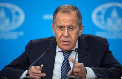 Archivo.- El ministro ruso de Exteriores, Sergey Lavrov, habla en su conferencia de prensa anual en Moscú, Rusia, el miércoles 18 de enero de 2023 (AP Foto/Alexander Zemlianichenko)