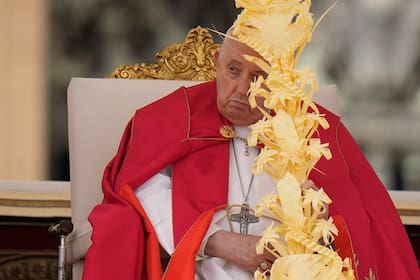 Archivo.- El papa Francisco celebra la misa del Domingo de Ramos en la plaza de San Pedro del Vaticano, el domingo 24 de marzo de 2024