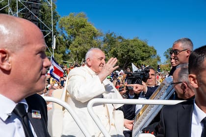 Archivo.- El papa Francisco en el Viacrucis de la JMJ de Lisboa, el 4 de agosto de 2023