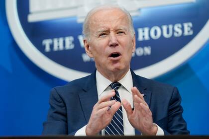 ARCHIVO - El presidente Joe Biden habla en el Auditorio del Patio Sur del complejo de la Casa Blanca, el 18 de marzo de 2022, en Washington. (AP Foto/Patrick Semansky, archivo)